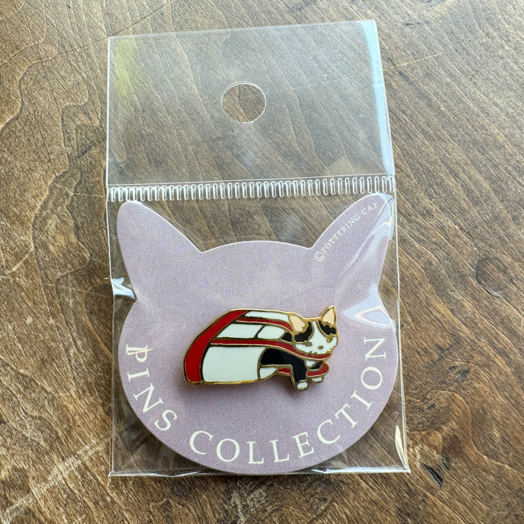 Shoulder Bag Cat Enamel Pin