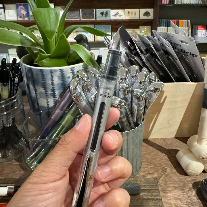 Itoya Blade Pre-Inked Fountain Pen