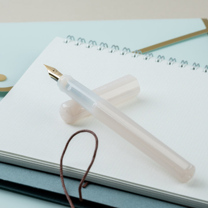 Kakuno Madoromi Fountain Pen | Cumulus White