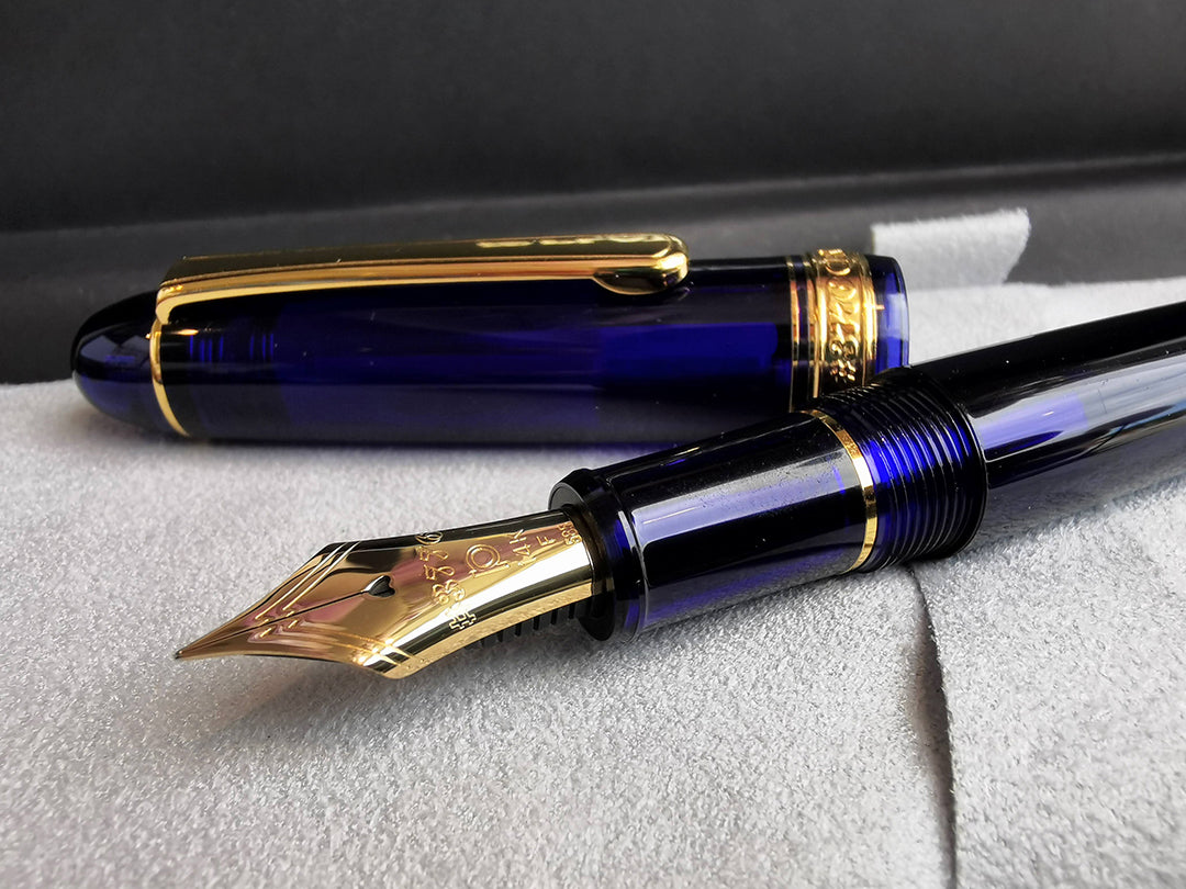 Spotlight: Special Pens for Grads