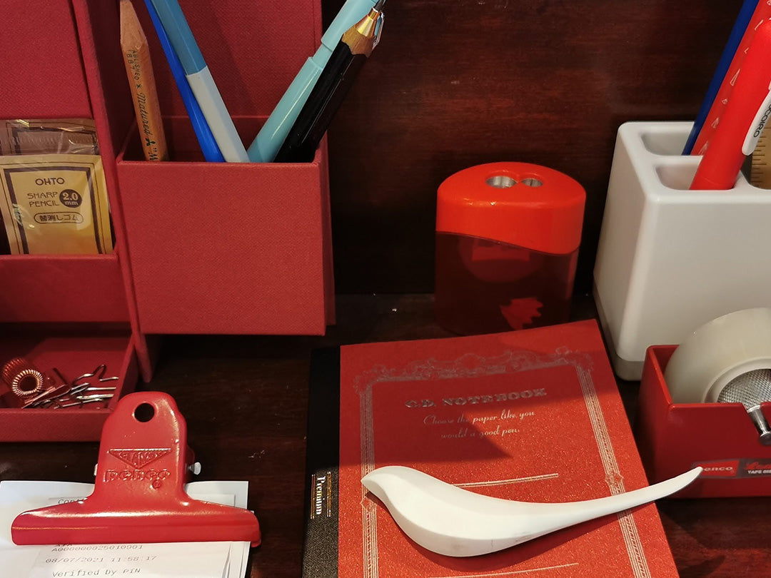 Keeping Your Desk Organized