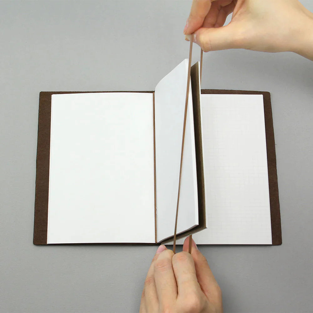 TRAVELER'S notebook 011 Connecting Rubber Band | Passport Size