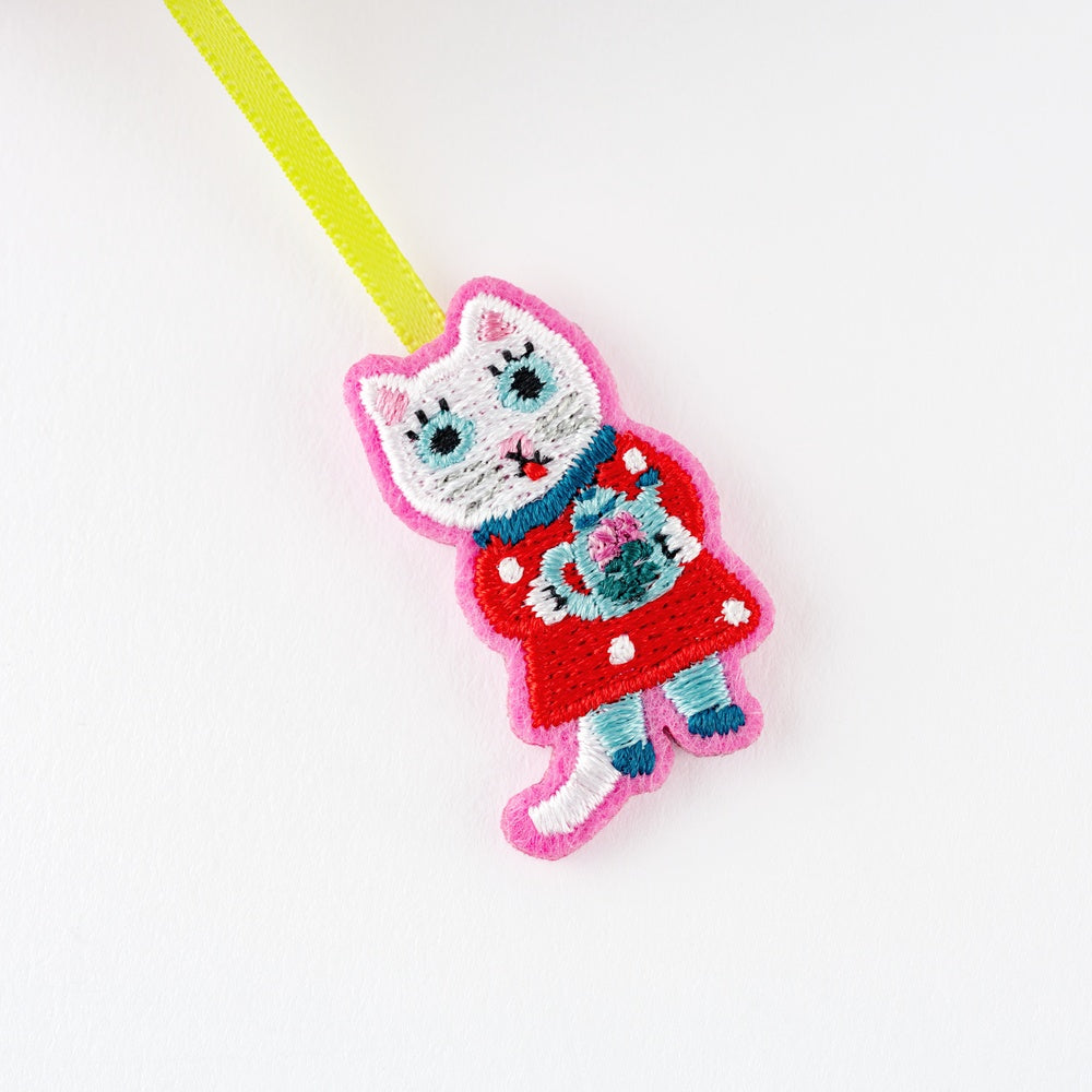 Yumi Kitagishi: Embroidered Bookmark | White Cat