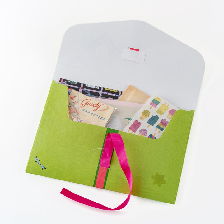 Yumi Kitagishi: White Cat’s Mini Folder