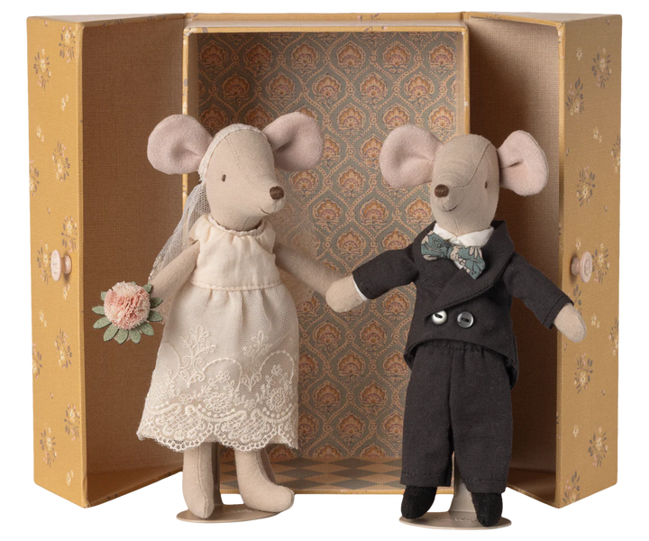 Wedding Mouse Couple in a Box