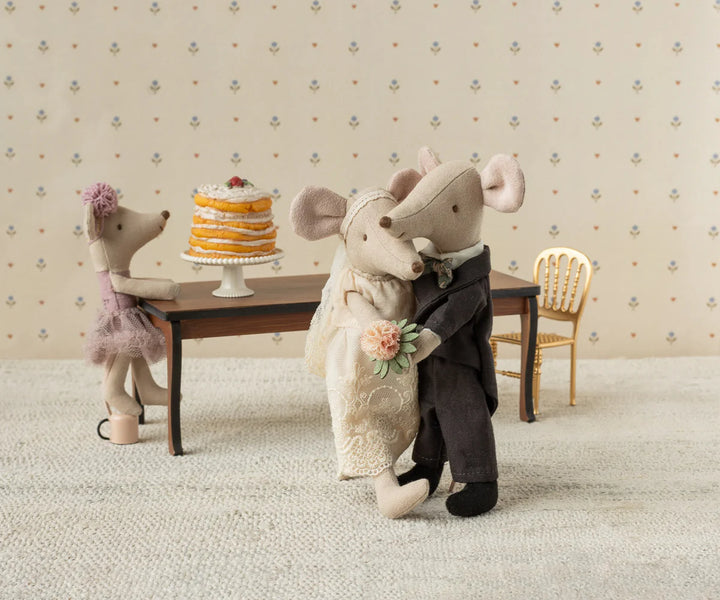 Wedding Mouse Couple in a Box