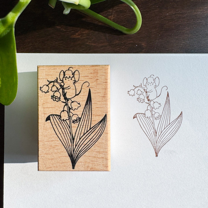 Lily Lookout | Wooden Stamp