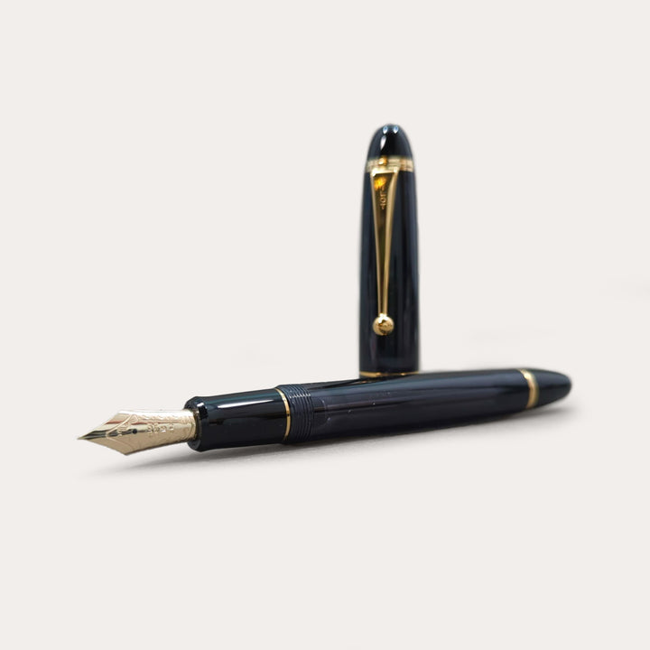 Custom 823 Fountain Pen | Smoke Black