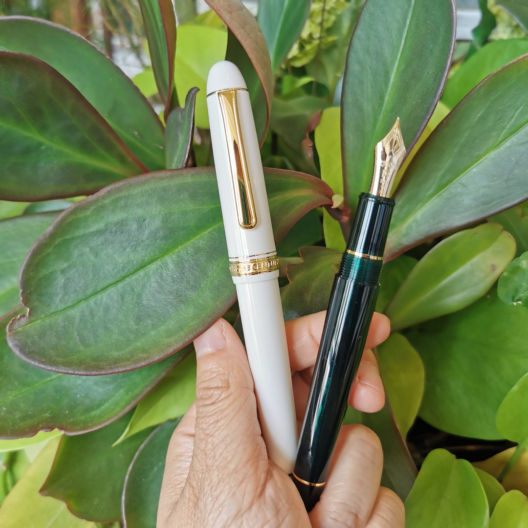 3776 Century Chenonceau White Fountain Pen with Gold Trim