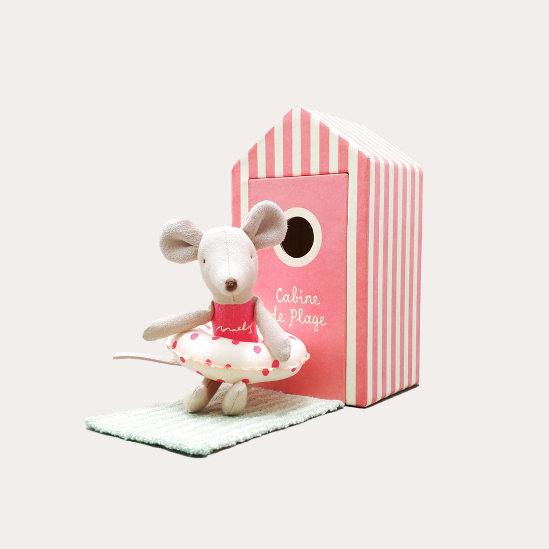 Little Sister Mouse in Beach Cabin*